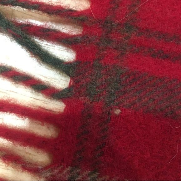 Classic green red plaid Irish lambs wool scarf made in Ireland by John Hanley - Picture 3 of 9